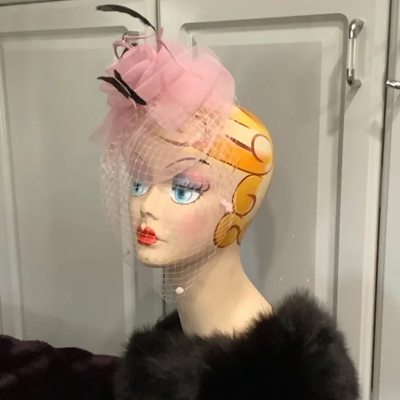 Elegant Pink Net and Feather Fascinator with Black Accents - Picture 4 of 4